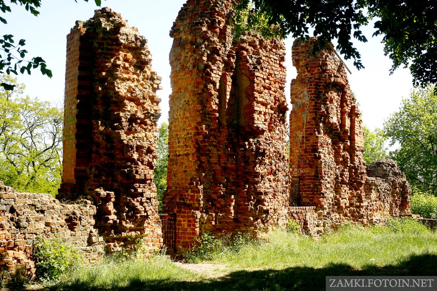 Raciążek ruiny głównego budynku zamku