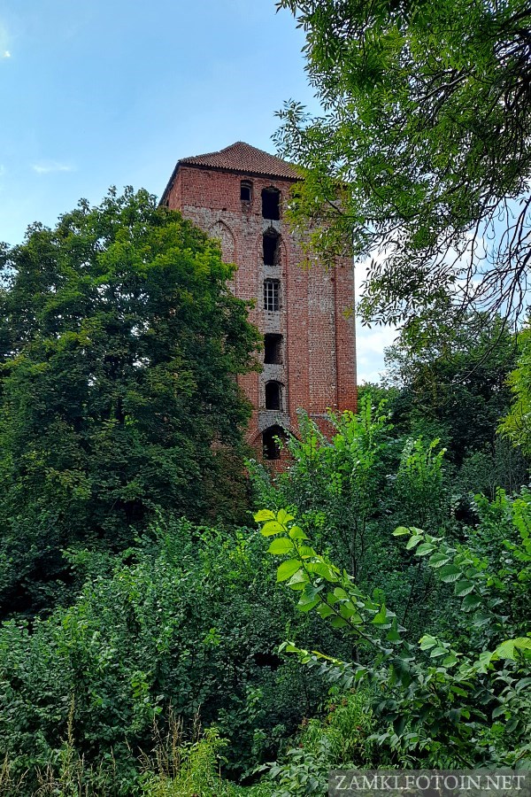 Wieża zamku średniego w Rogóźnie