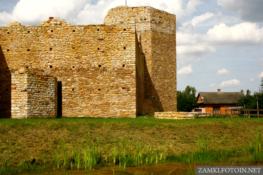 Ośmiokątna wieża zamku w Inowłodzu