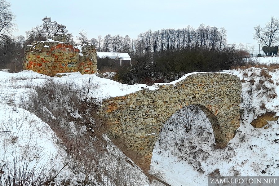 Ruiny zamku w Ossolinie